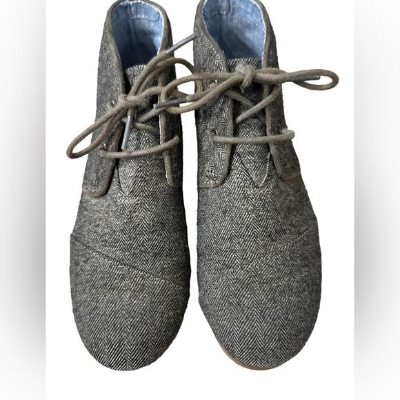 Tom's Gray Herringbone Wedge Booties in a Womens Size 5 - Picture 4 of 8